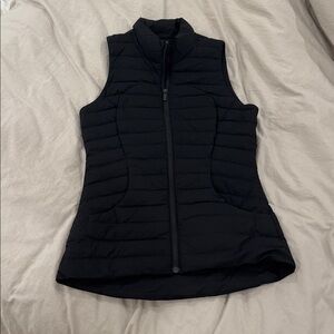 Lululemon pack it down vest black size 4